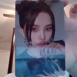 (G)-Idle Soyeon Official Photo Card from the "Heat" album